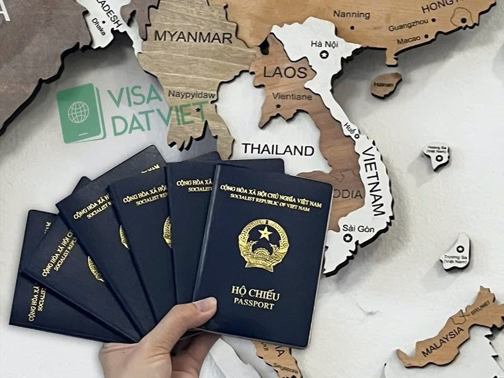 Hộ chiếu phổ thông Việt Nam do Visa Đất Việt hỗ trợ hoàn thiện hồ sơ